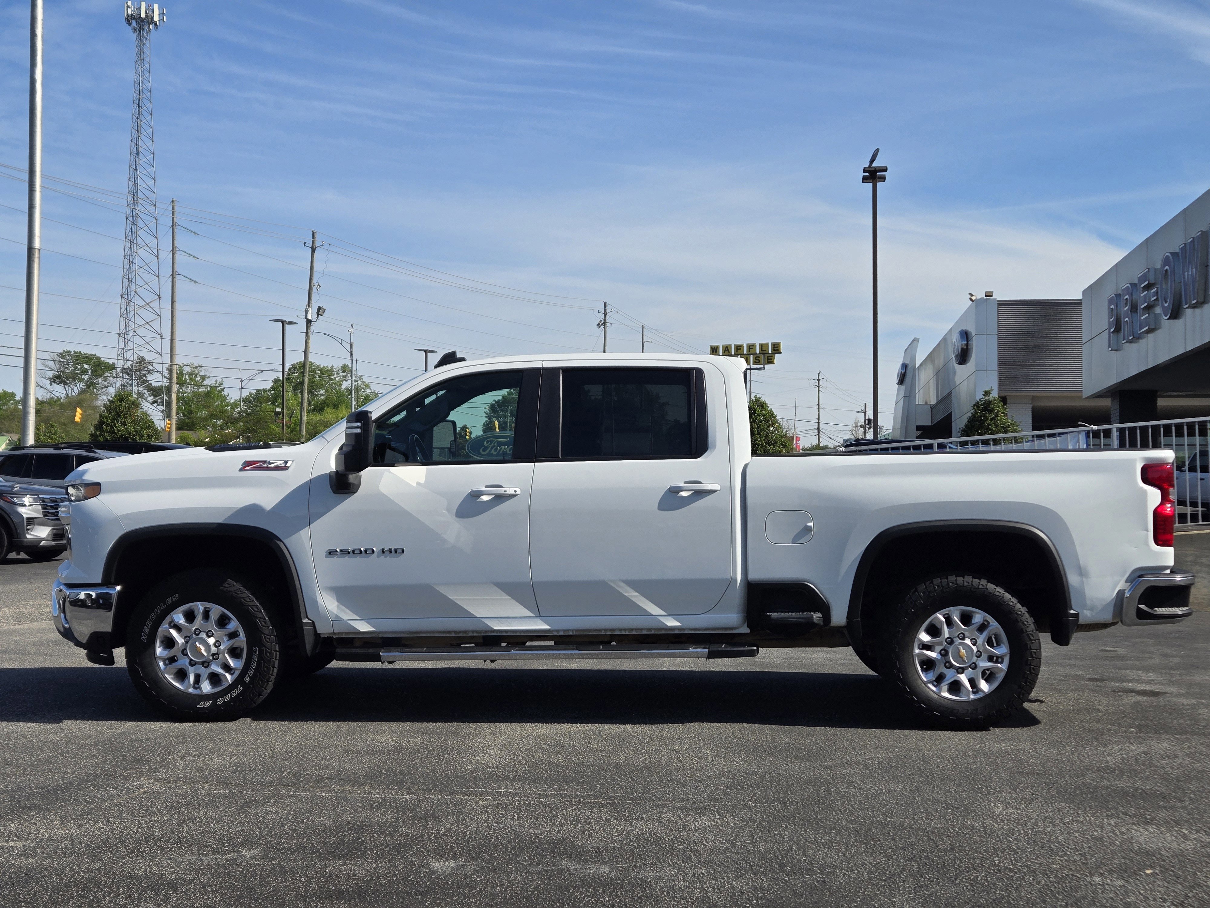 Used 2024 Chevrolet Silverado 2500 LT image 6