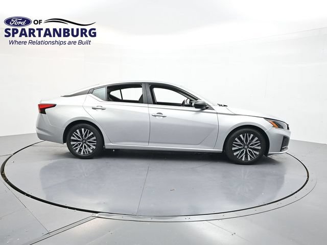 Used 2024 Nissan Altima 2.5 SV FWD image 8