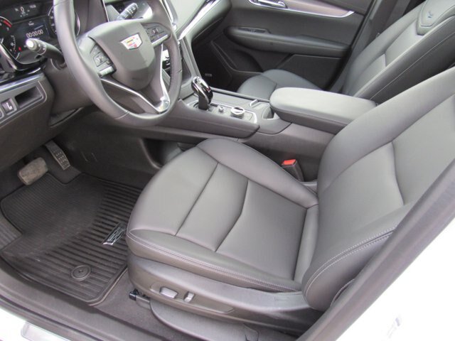 Used 2025 Cadillac XT6 Luxury FWD image 18