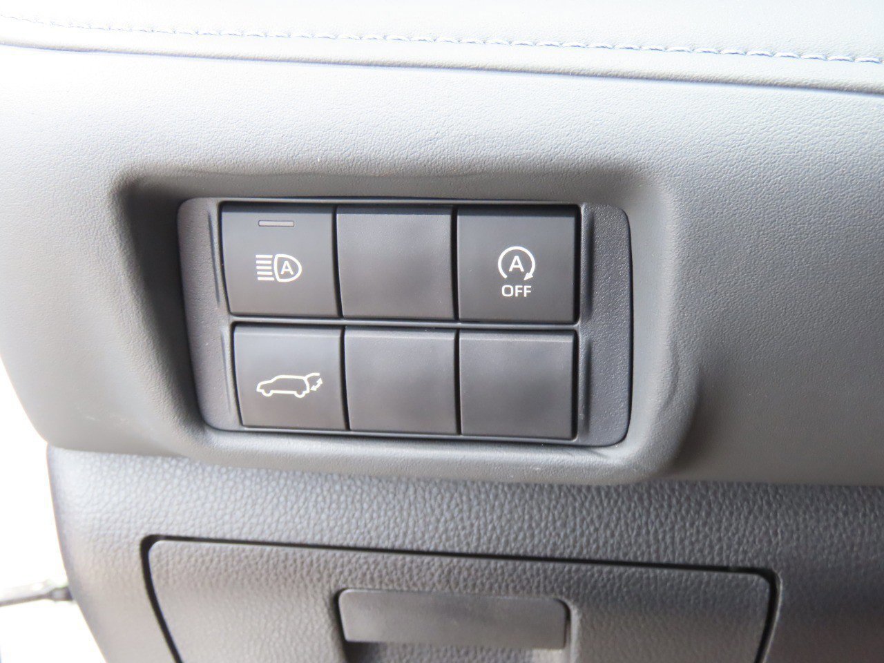 Used 2024 Toyota Highlander XLE FWD image 26