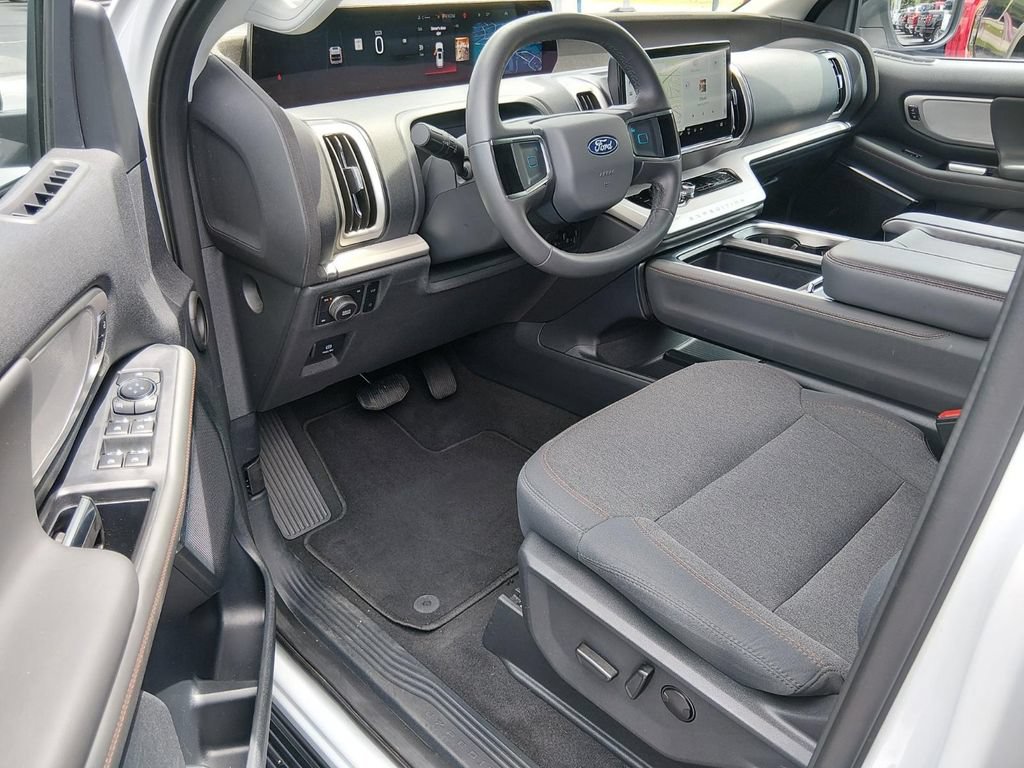 Certified 2025 Ford Expedition Active AWD/4WD image 10