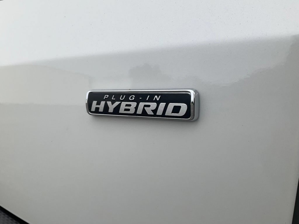 Certified 2024 Ford Escape SE w/ PHEV Premium Package FWD image 19