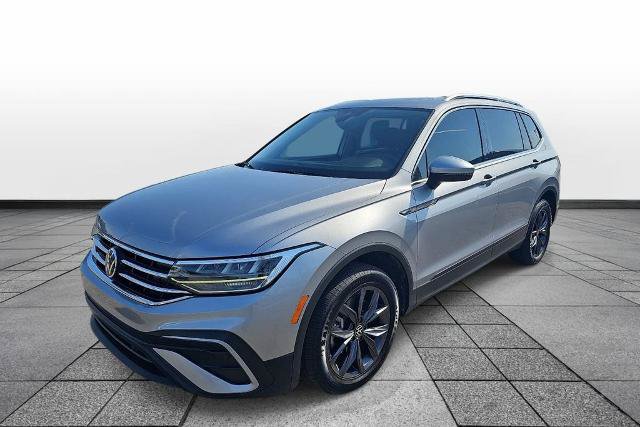 Used 2023 Volkswagen Tiguan SE FWD image 1