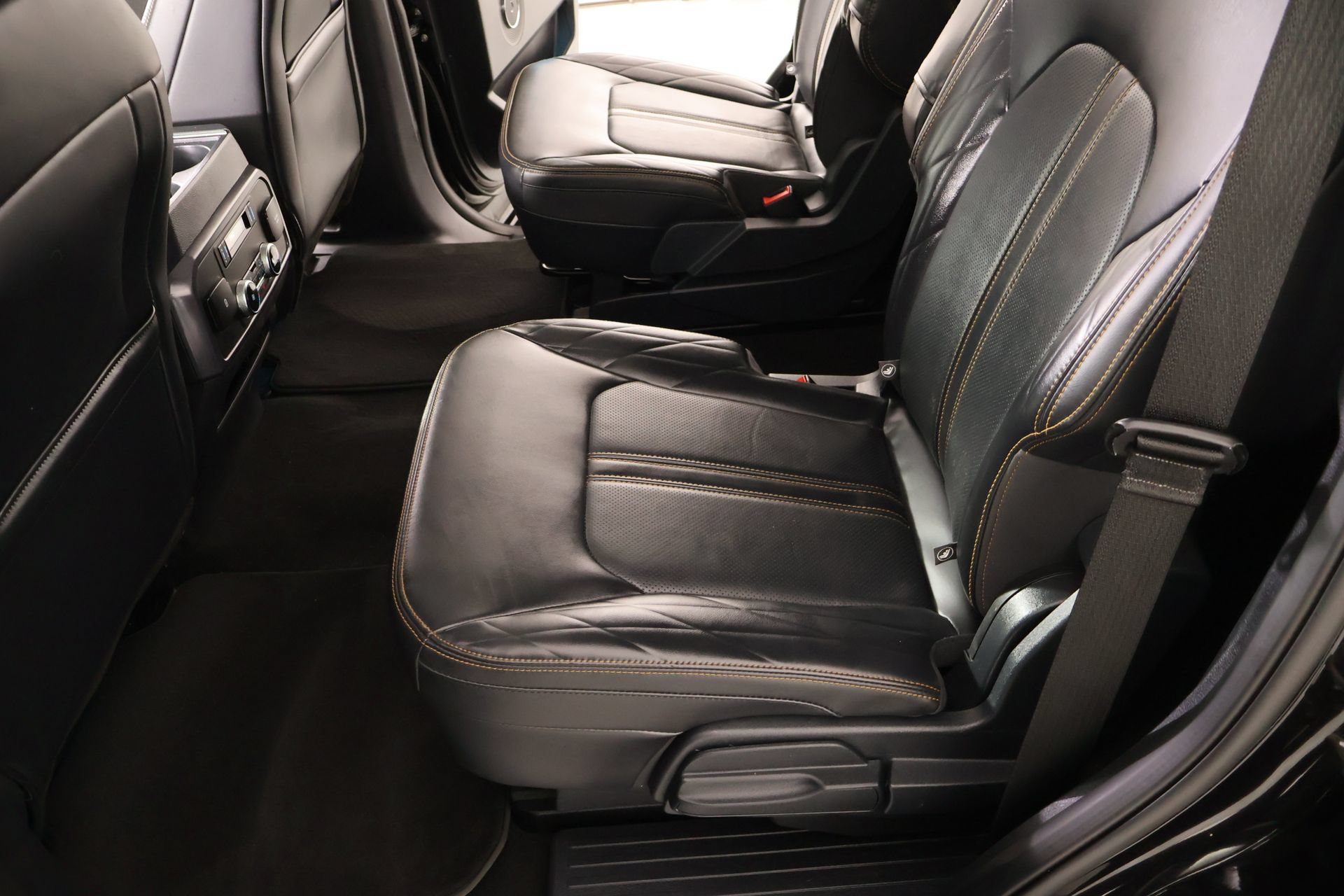 Certified 2024 Ford Expedition Platinum AWD/4WD image 12