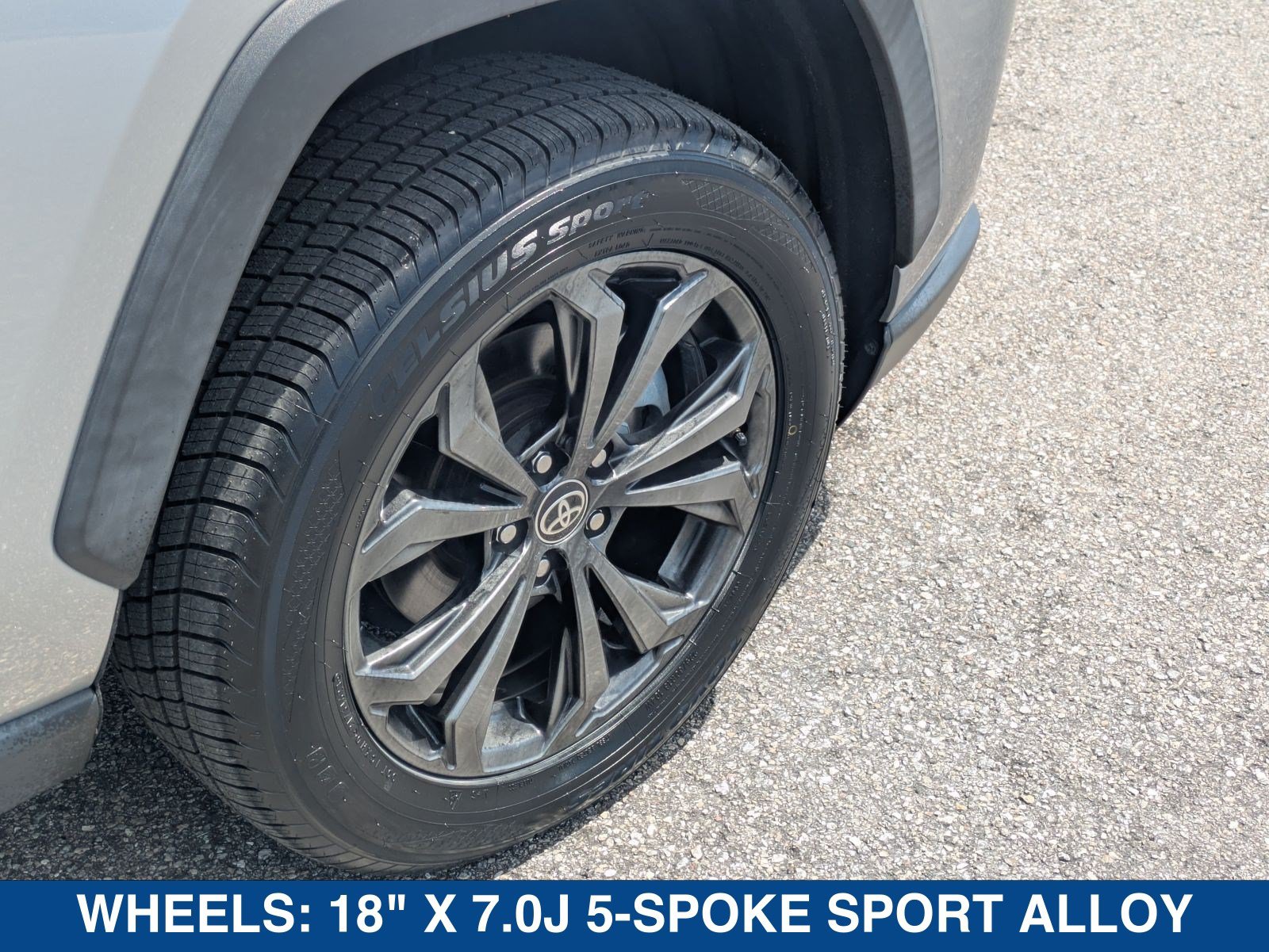 Used 2022 Toyota RAV4 XLE Premium AWD/4WD image 13