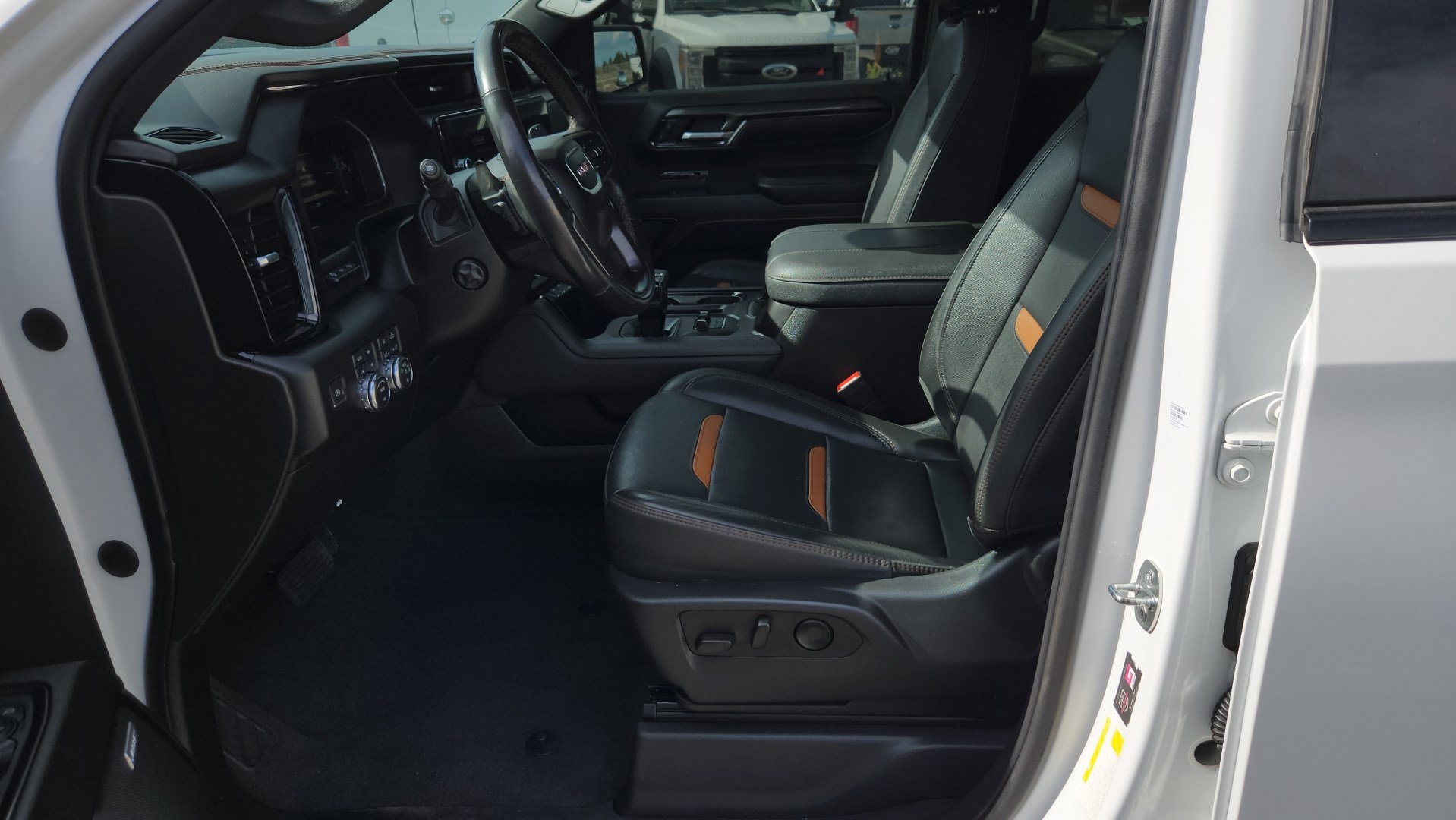 Used 2023 GMC Sierra 1500 AT4 w/ Technology Package AWD/4WD image 18