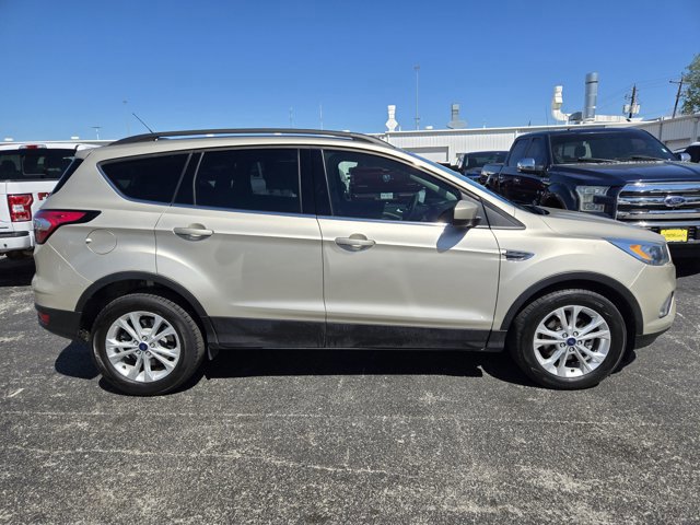 Certified 2017 Ford Escape SE w/ Equipment Group 201A image 2