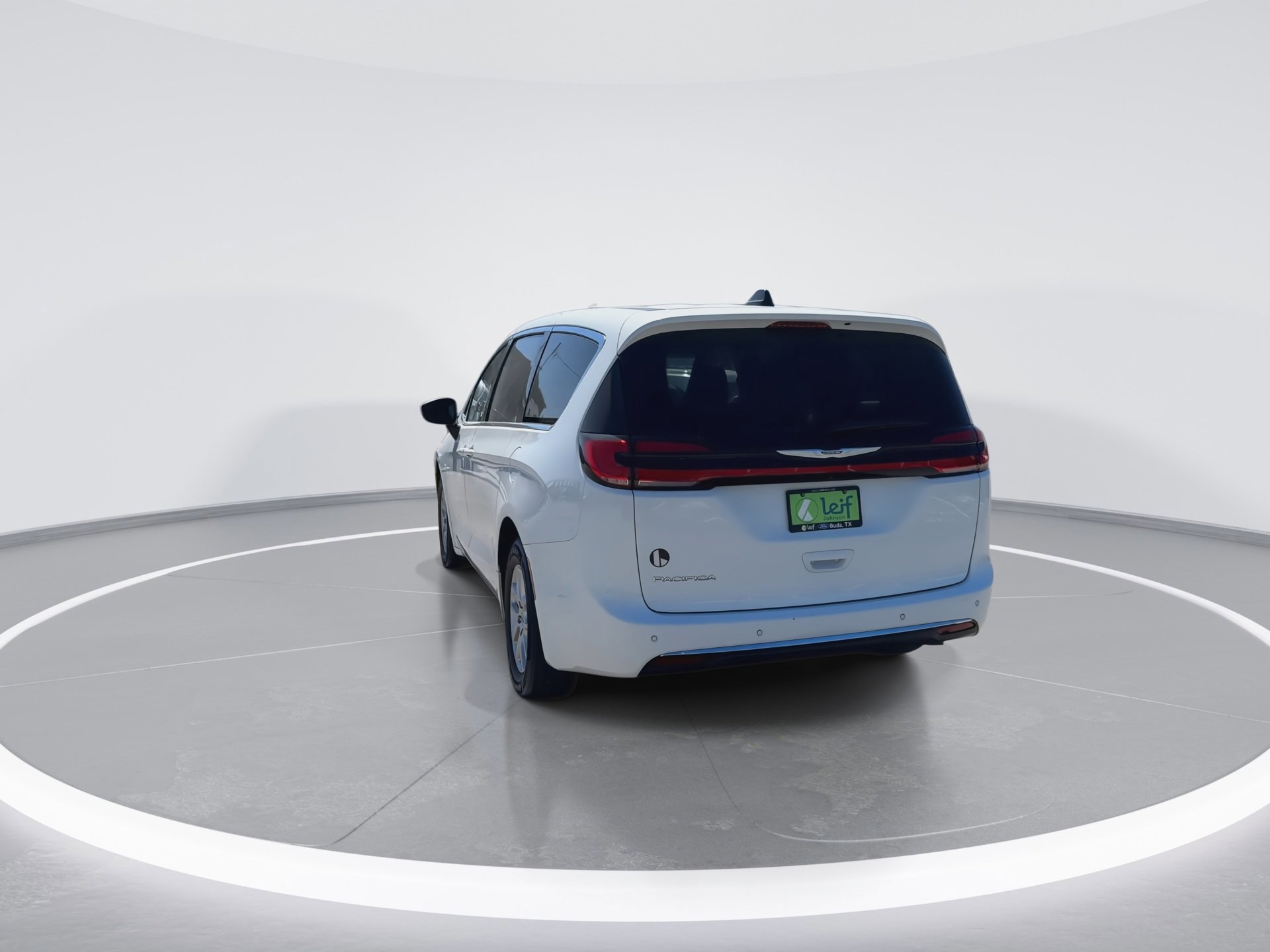 Used 2023 Chrysler Pacifica Touring-L image 7