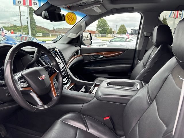 Used 2020 Cadillac Escalade Luxury w/ LPO, Radiant Package AWD/4WD image 19