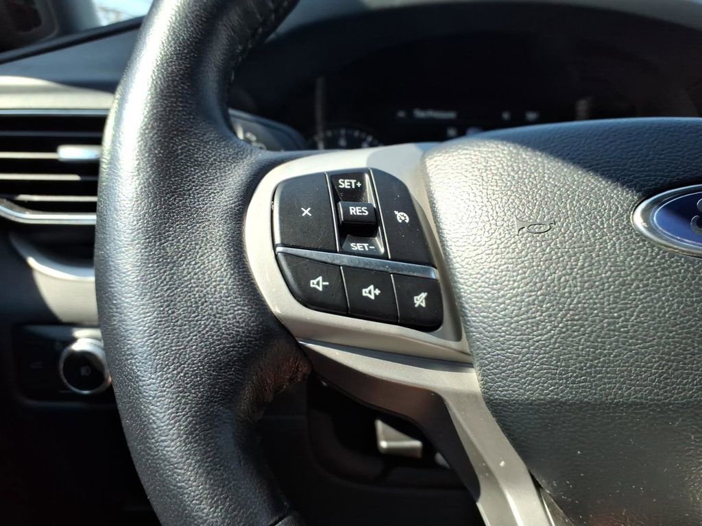 Certified 2023 Ford Explorer XLT w/ Equipment Group 202A AWD/4WD image 18