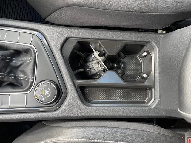 Used 2022 Volkswagen Tiguan SE AWD/4WD image 33
