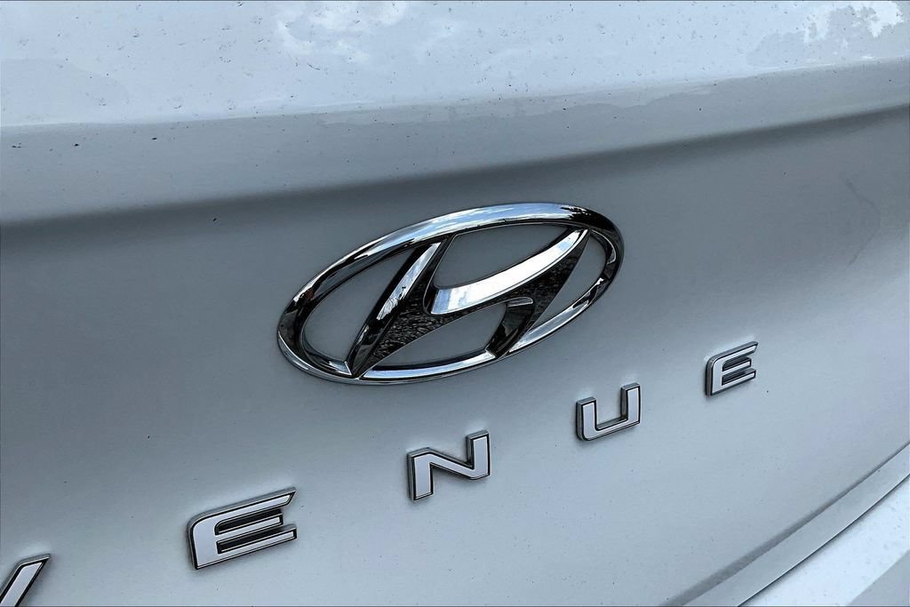 Used 2025 Hyundai Venue SEL FWD image 25