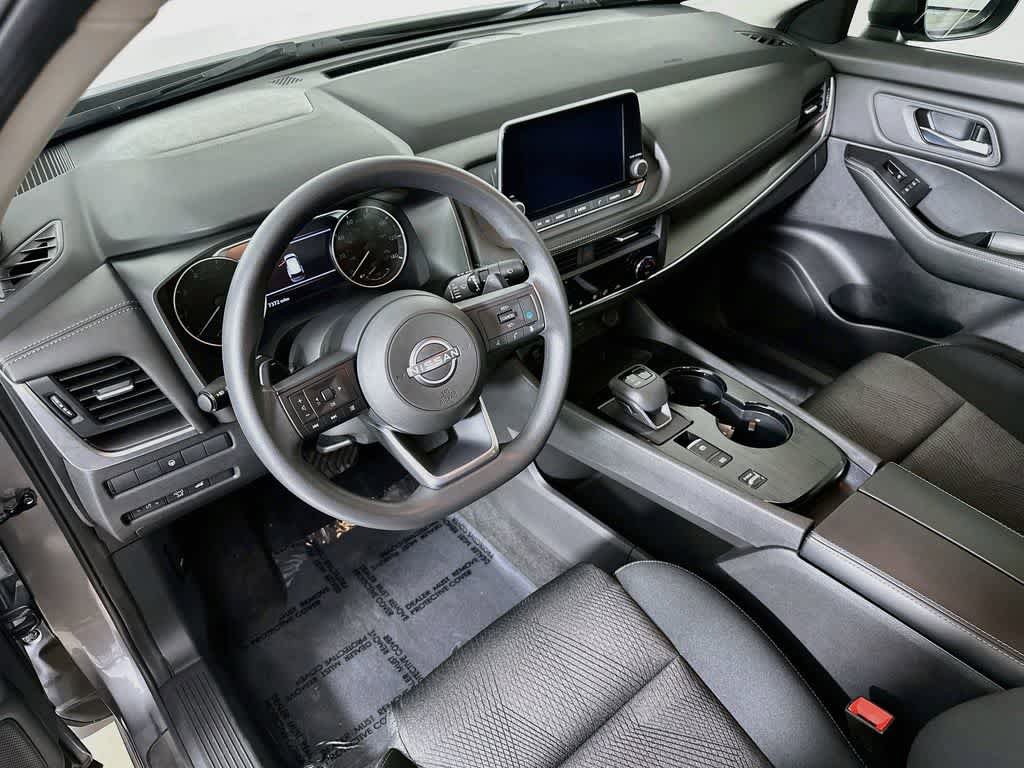 Used 2024 Nissan Rogue SV FWD image 2