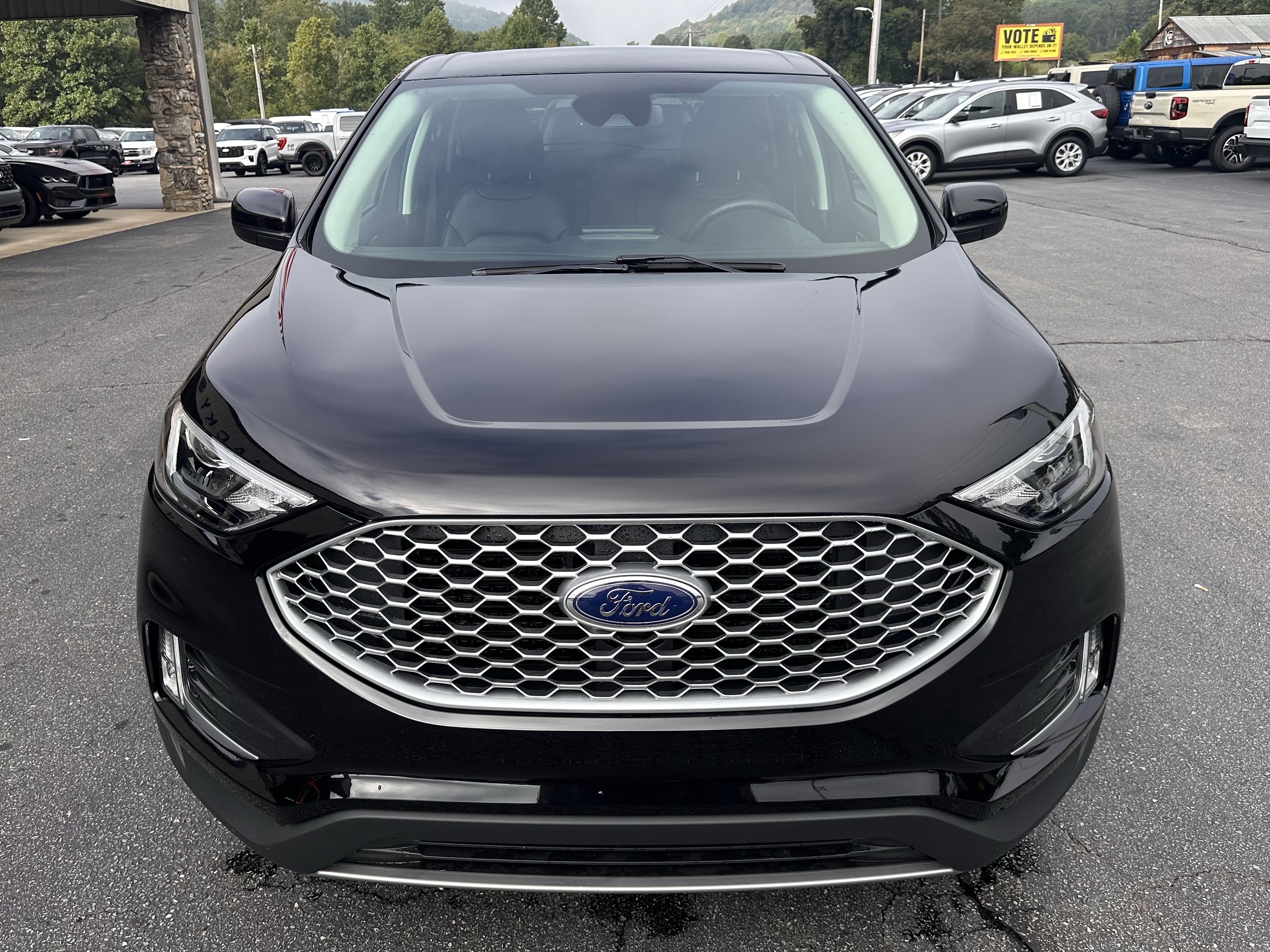 Certified 2024 Ford Edge SEL w/ Convenience Package AWD/4WD image 3