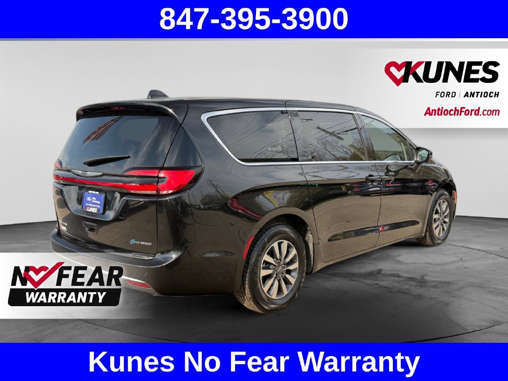 Used 2023 Chrysler Pacifica Touring-L FWD image 10