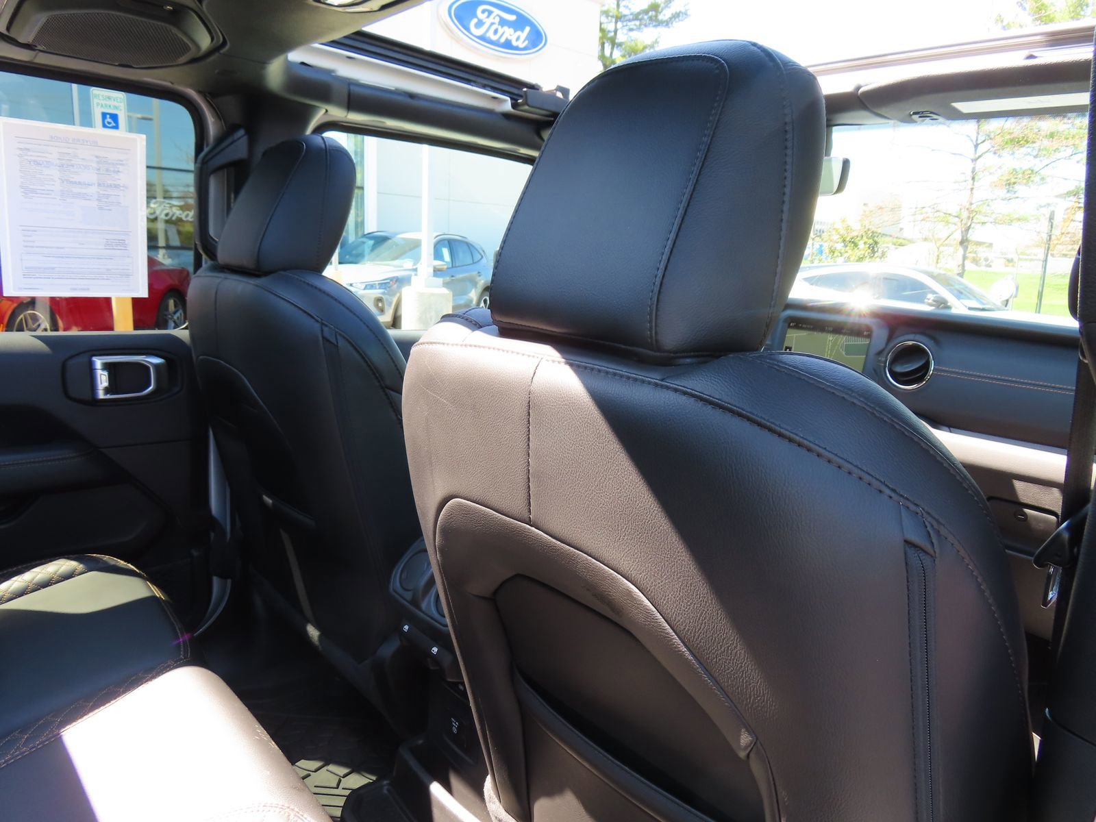 Used 2023 Jeep Wrangler Unlimited Sahara image 35