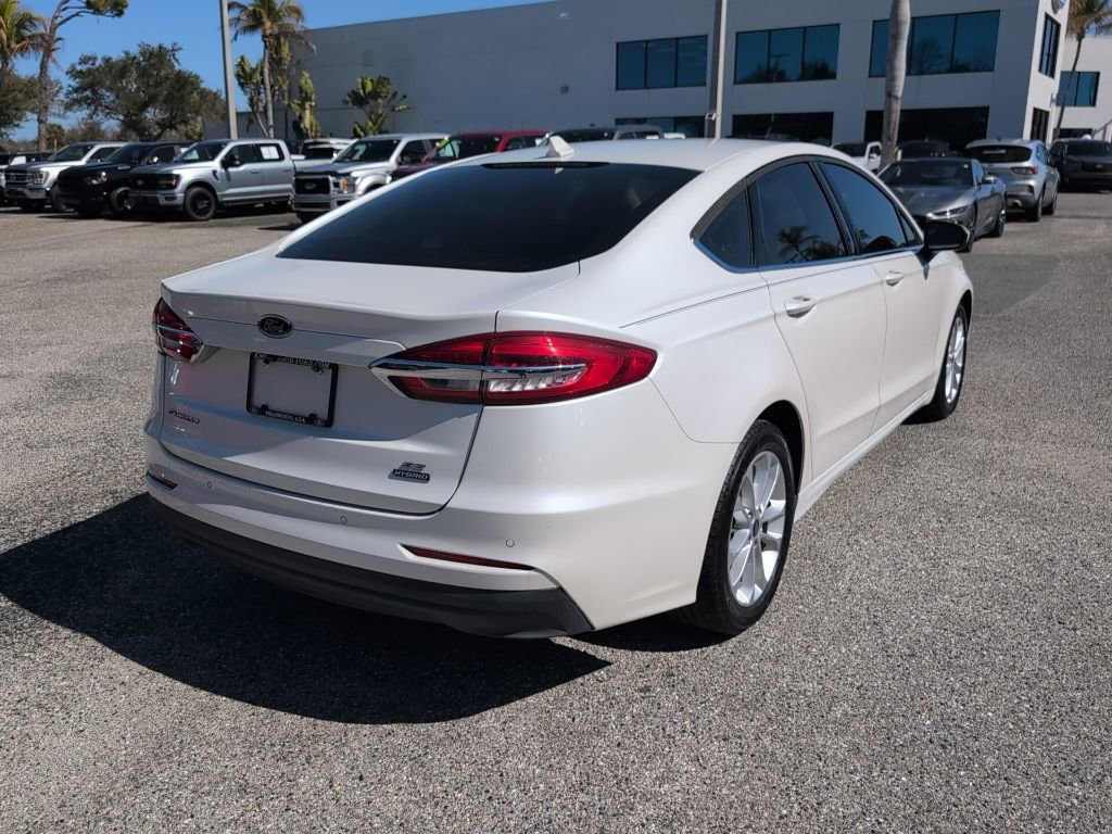 Certified 2020 Ford Fusion SE image 3