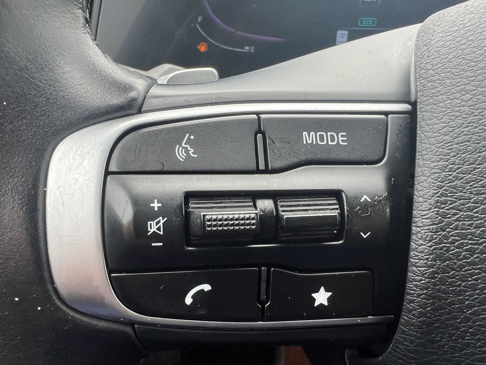 Used 2023 Kia Sportage EX AWD/4WD image 16