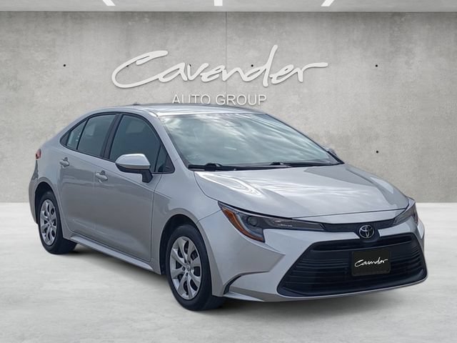 Used 2025 Toyota Corolla LE FWD image 2