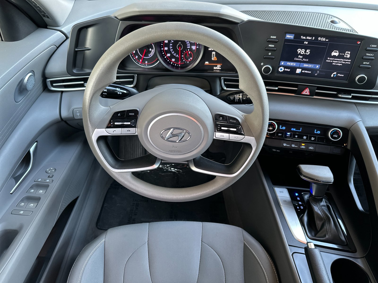 Used 2021 Hyundai Elantra SEL image 14