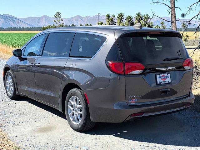Used 2023 Chrysler Voyager LX FWD image 4