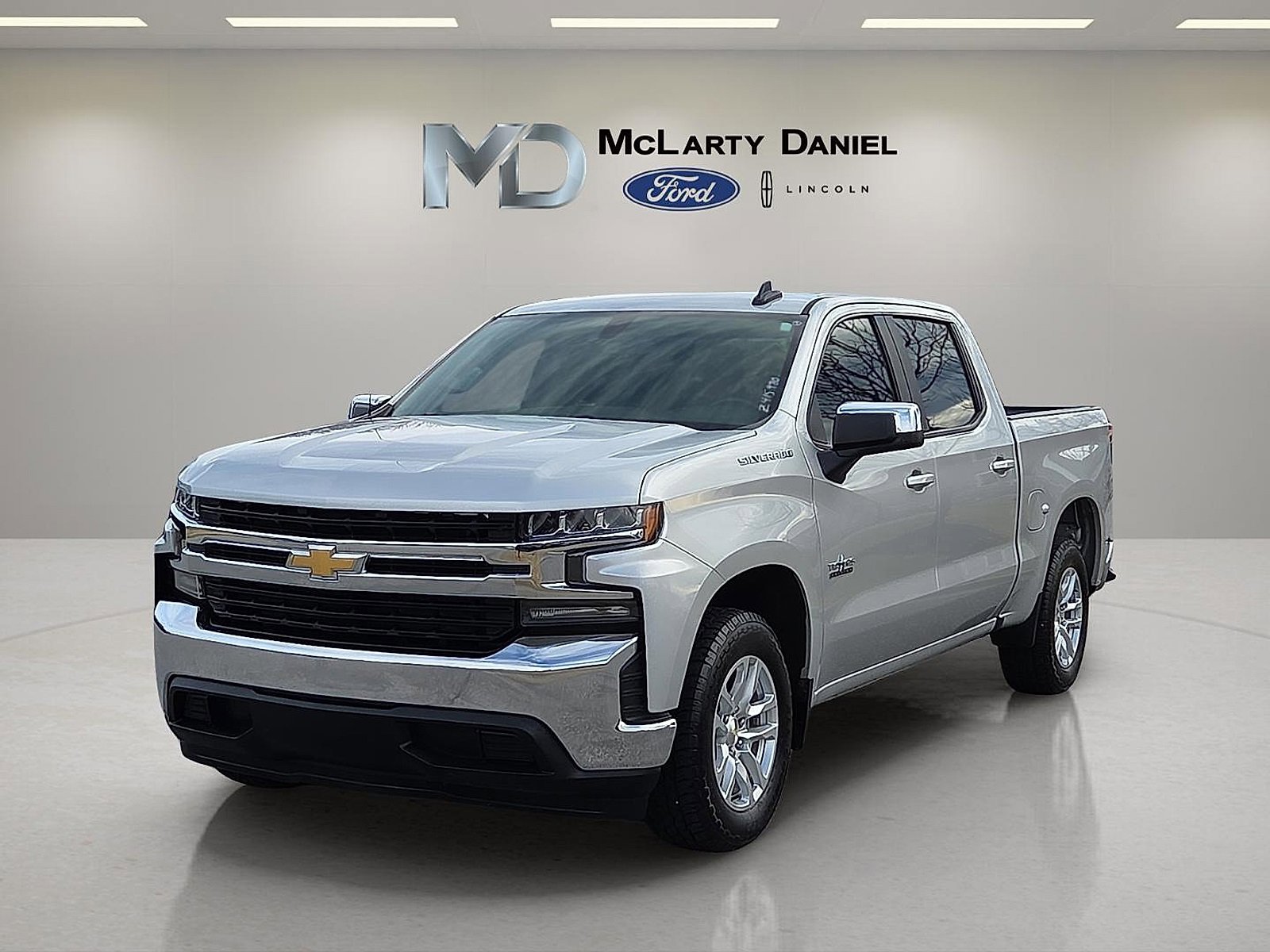 Used 2019 Chevrolet Silverado 1500 LT w/ Texas Edition image 2