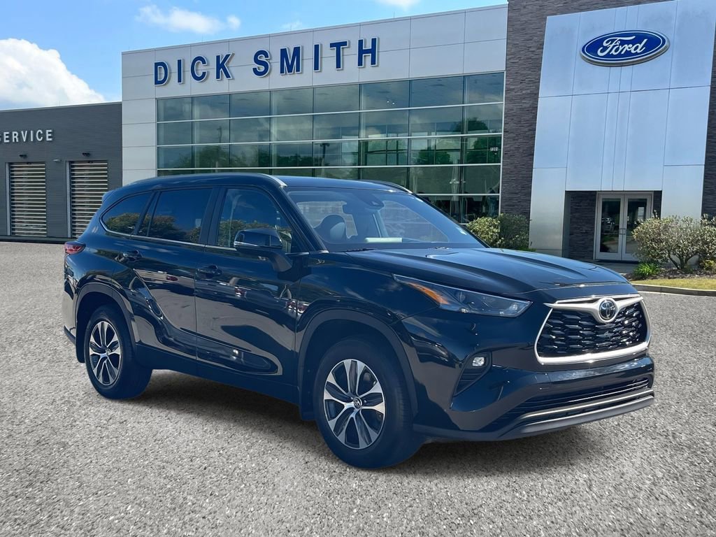 Used 2023 Toyota Highlander XLE image 5