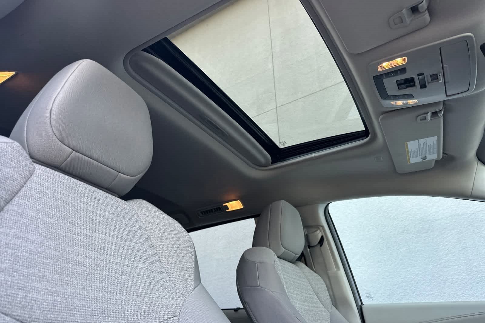 Used 2024 Toyota Sienna LE w/ LE Plus Package image 19