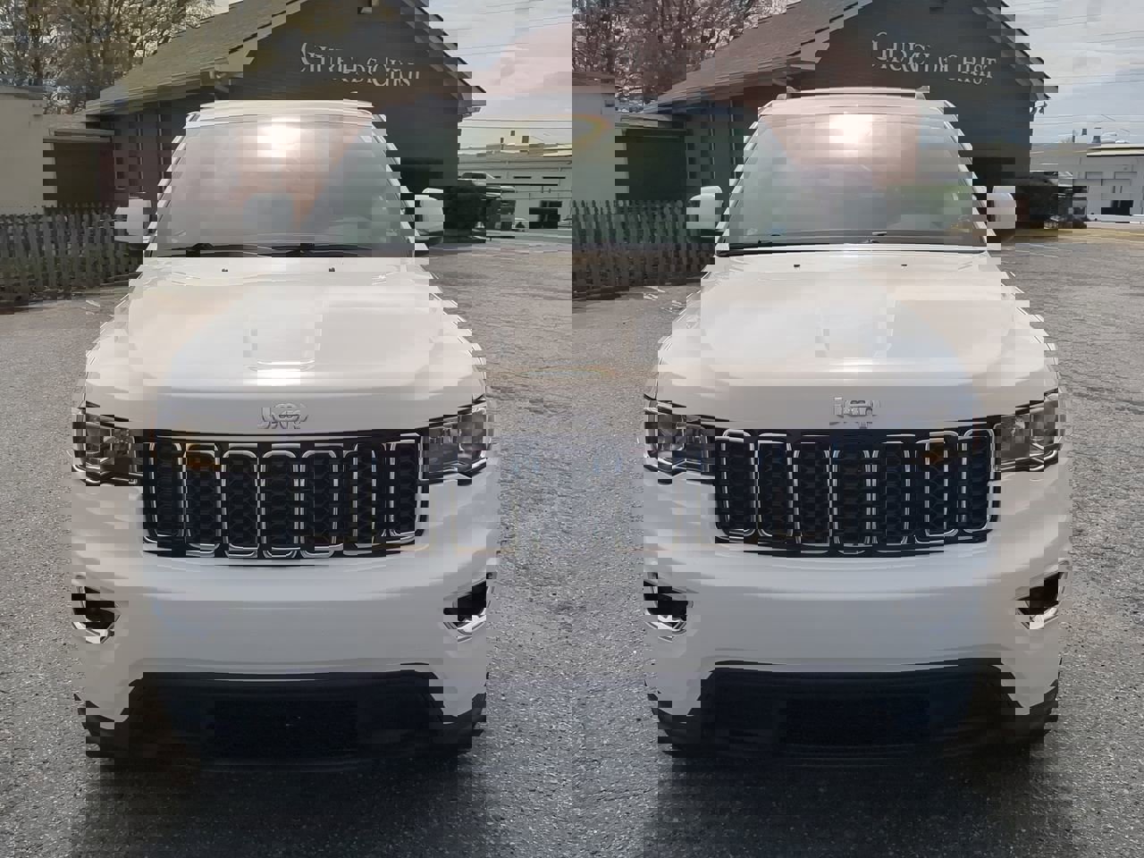 Used 2019 Jeep Grand Cherokee Laredo w/ Laredo X Package image 7