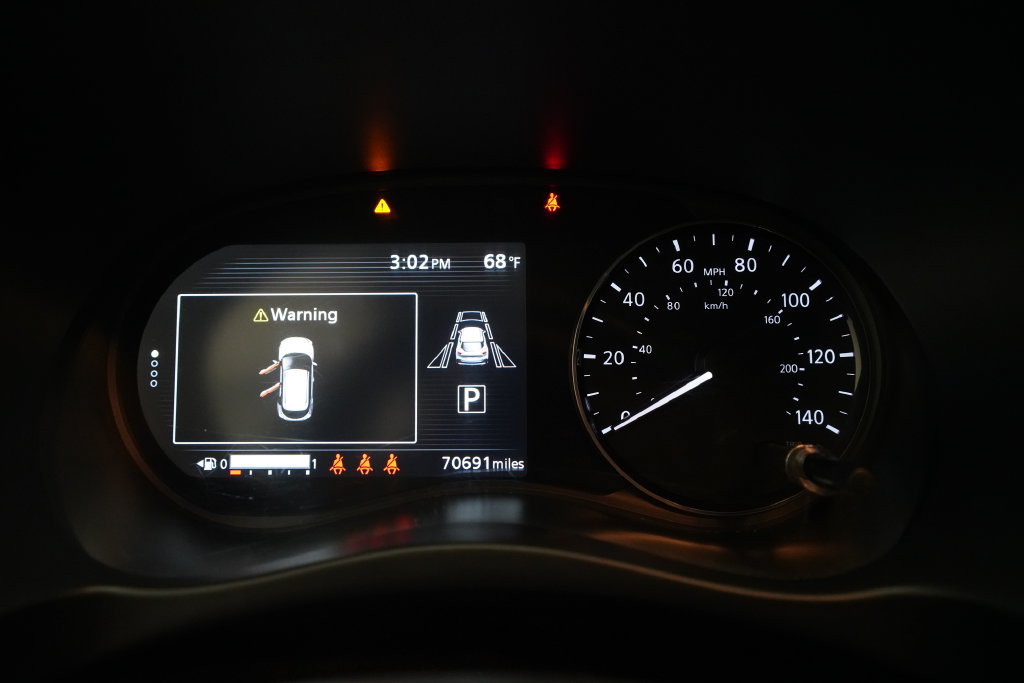 Used 2023 Nissan Kicks SR FWD image 2