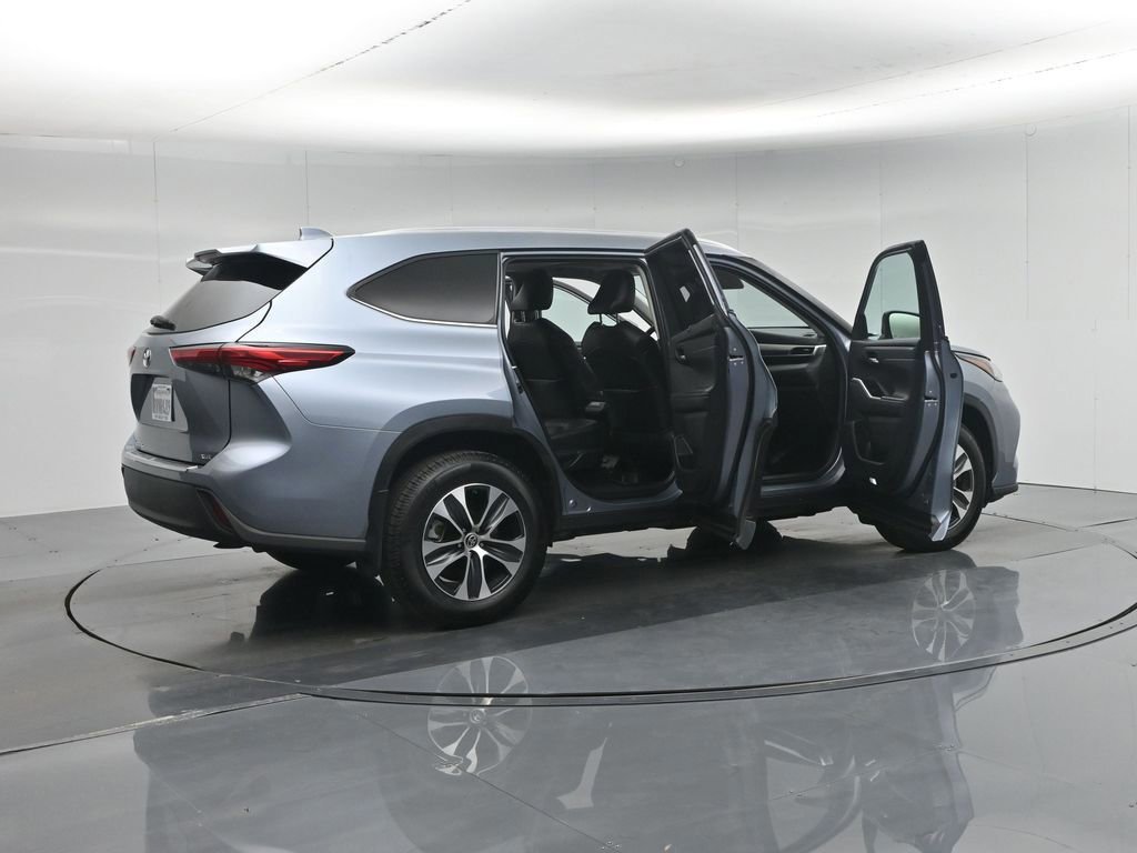 Used 2021 Toyota Highlander XLE image 35