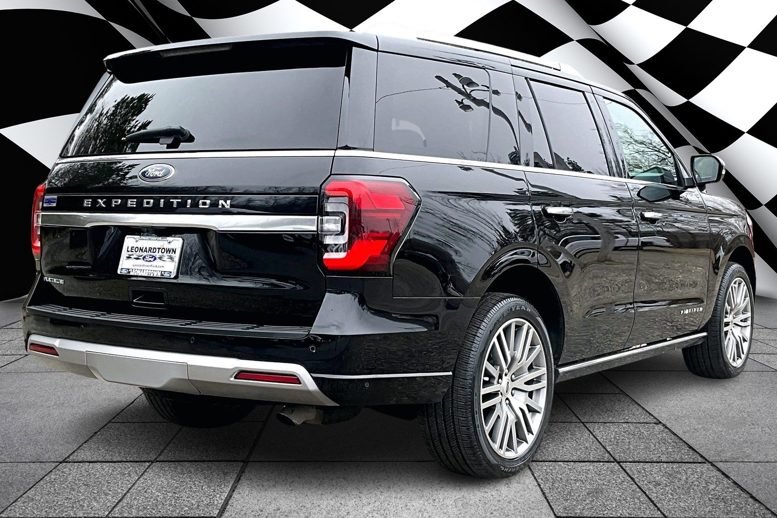 Certified 2022 Ford Expedition Platinum AWD/4WD image 2