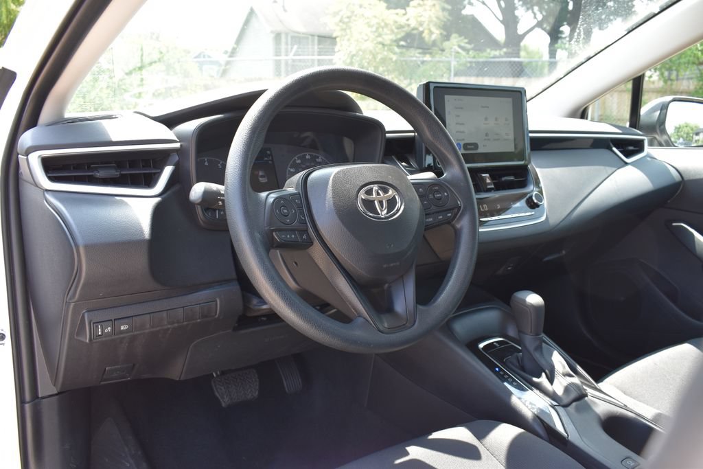 Used 2025 Toyota Corolla LE FWD image 9