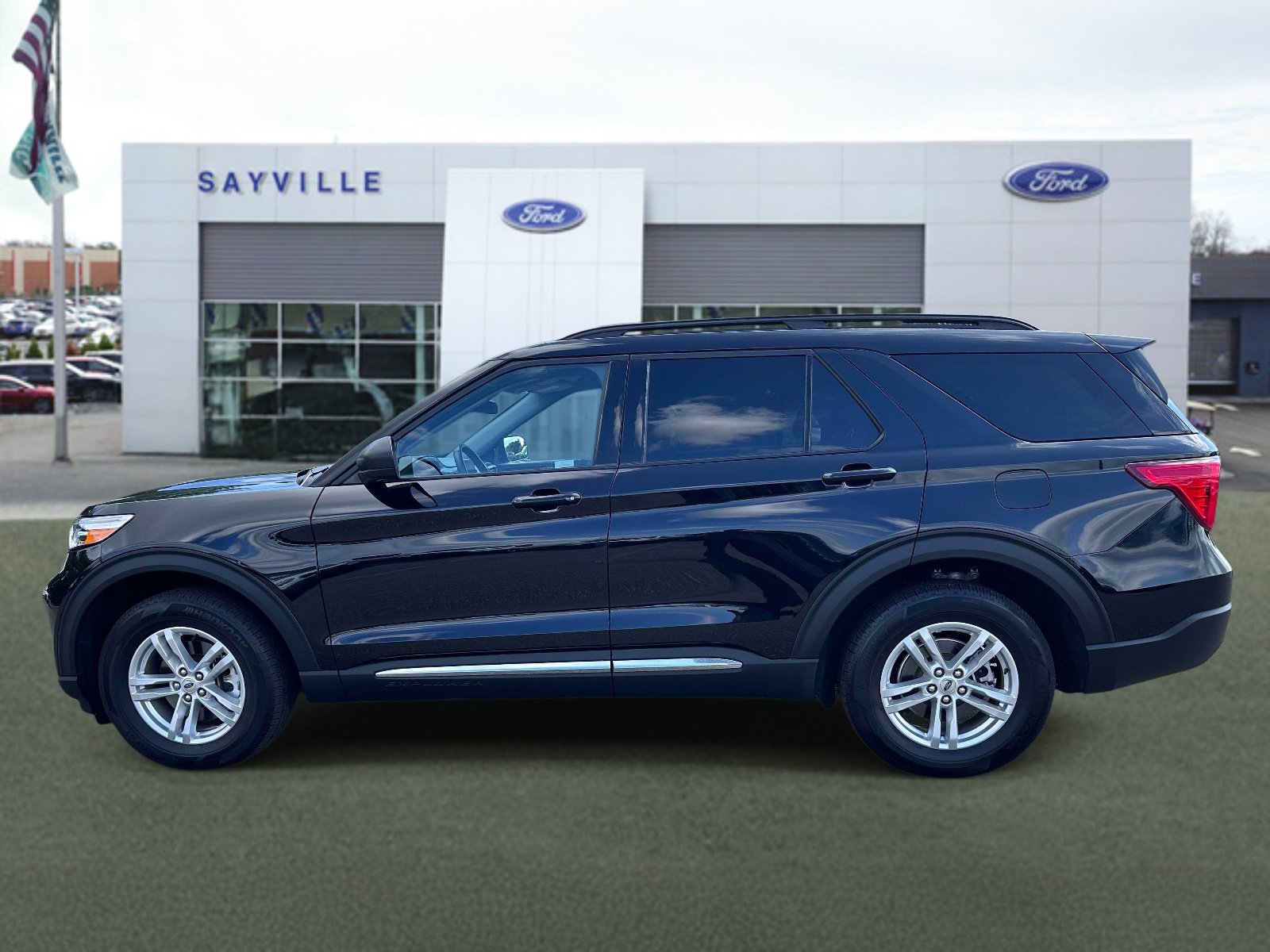 Certified 2023 Ford Explorer XLT w/ Equipment Group 202A AWD/4WD image 2