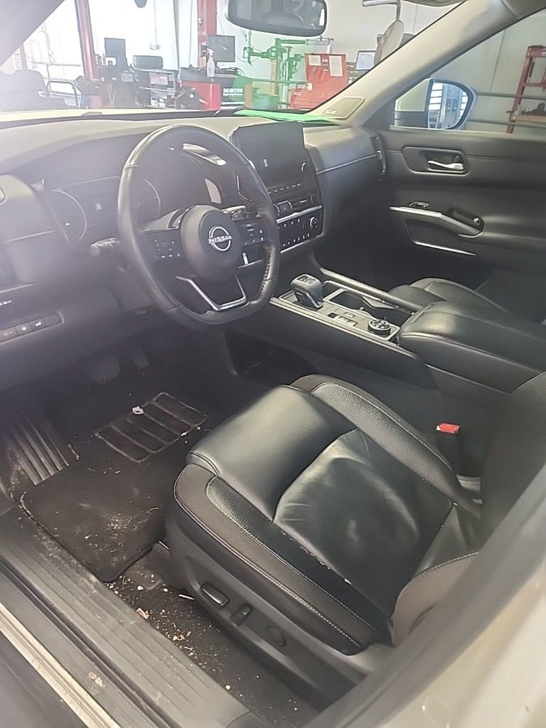 Used 2022 Nissan Pathfinder SL w/ SL Premium Package image 2