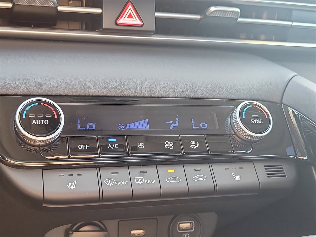 Used 2022 Hyundai Elantra SEL w/ Convenience + Premium Package image 21