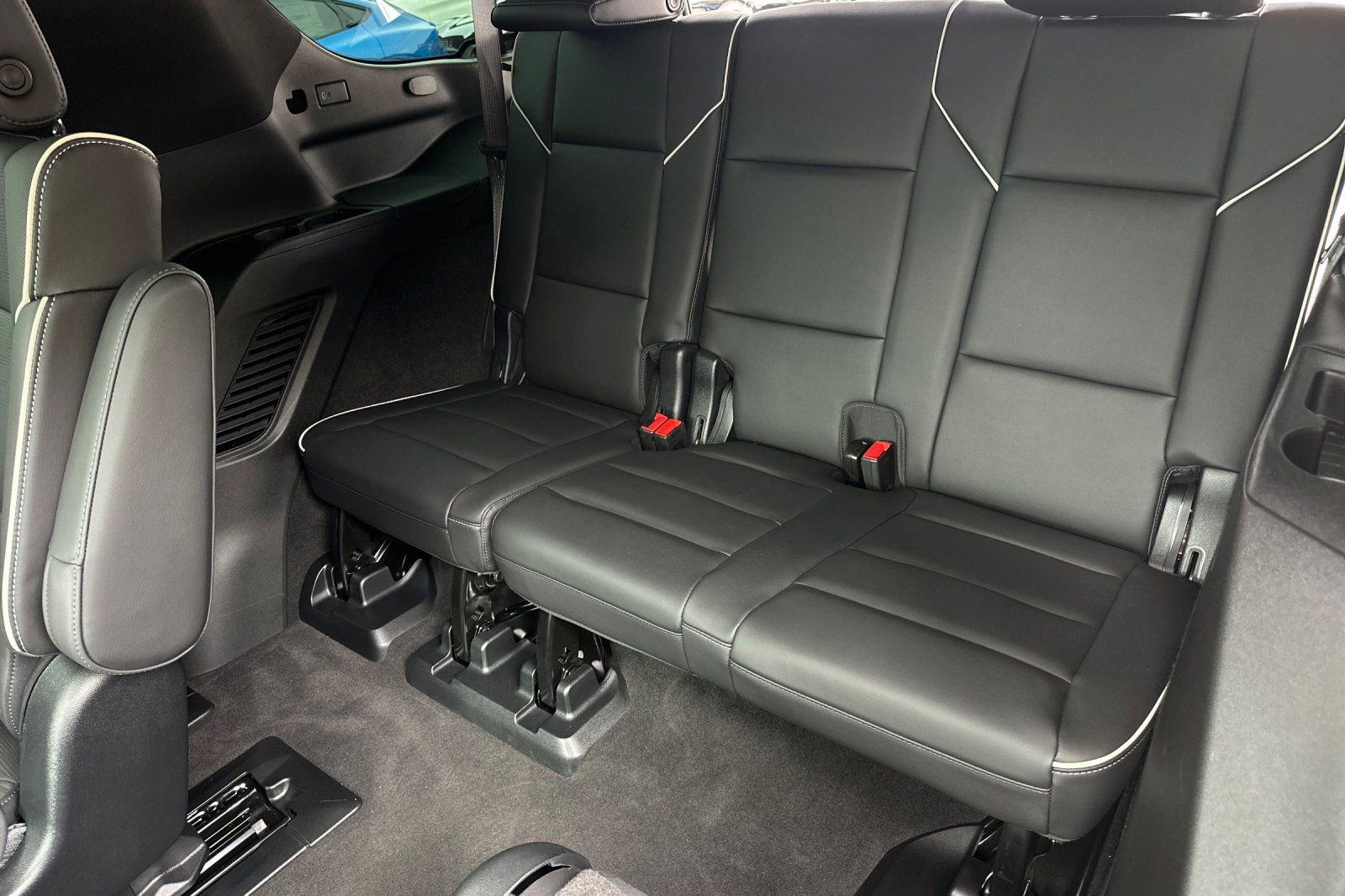 Used 2023 Cadillac Escalade Premium Luxury AWD/4WD image 14