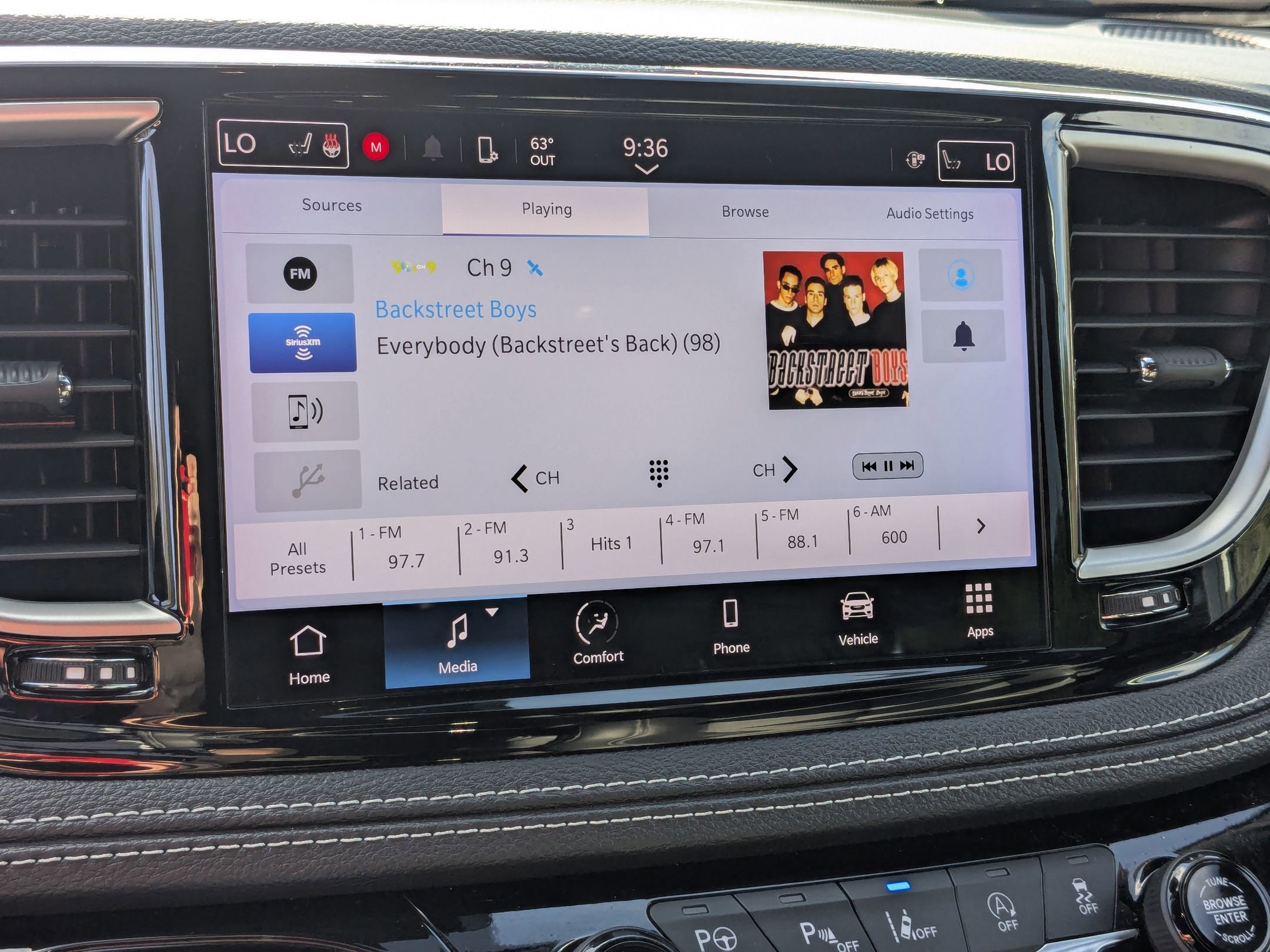 Used 2024 Chrysler Pacifica Touring-L w/ S Appearance Package image 23