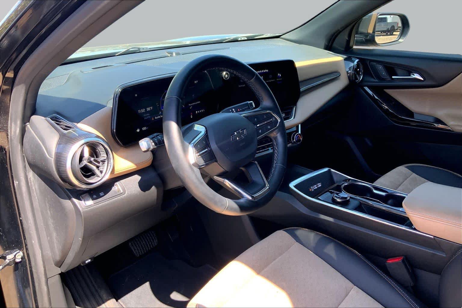 Used 2025 Chevrolet Equinox ACTIV FWD image 18