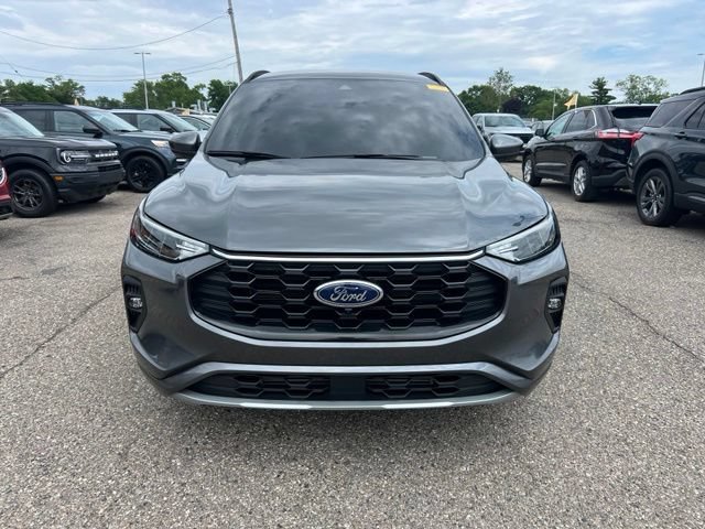 Certified 2023 Ford Escape ST-Line Select w/ Tech Pack #2 AWD/4WD image 2