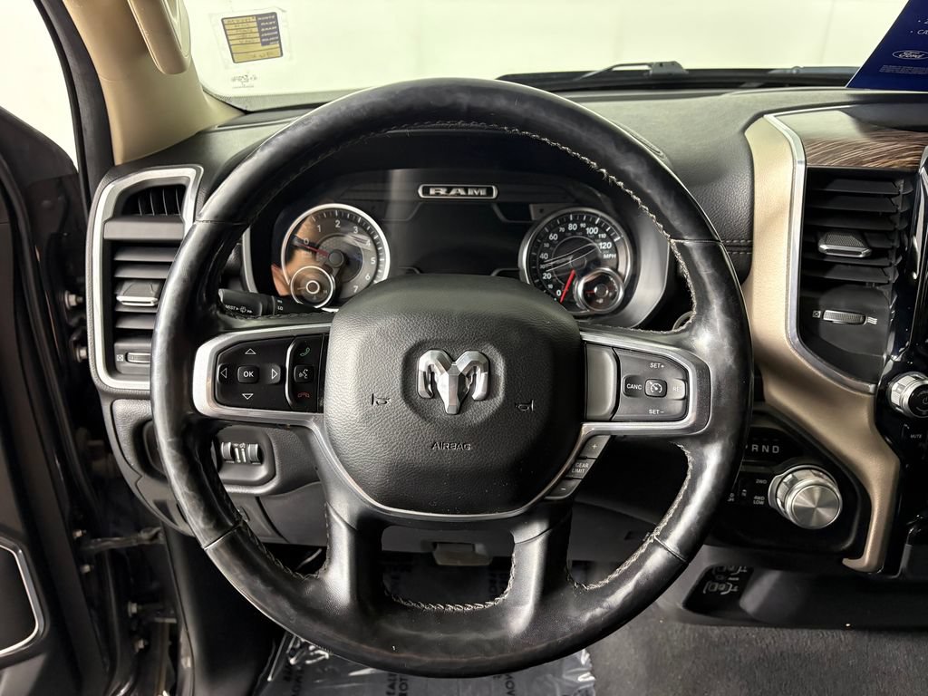 Used 2019 RAM 1500 Laramie AWD/4WD image 16