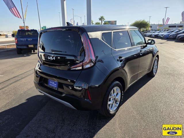 Used 2025 Kia Soul LX w/ LX Technology Package FWD image 7
