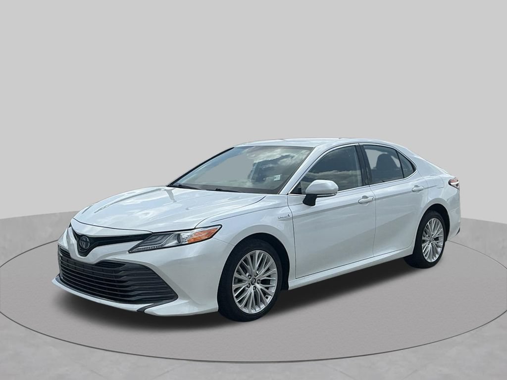 Used 2020 Toyota Camry XLE FWD image 2