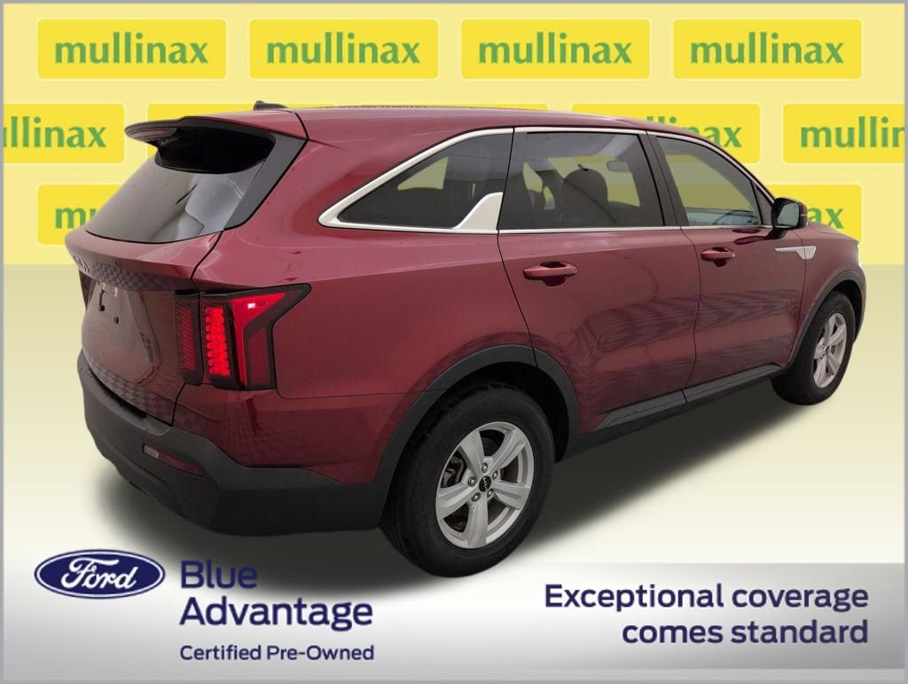 Used 2023 Kia Sorento LX image 5