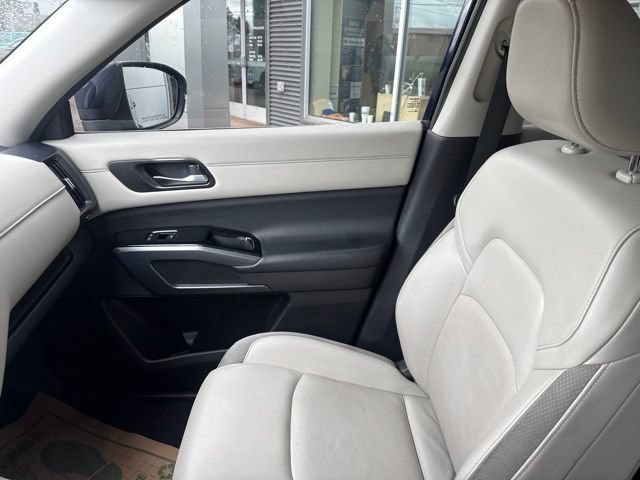 Used 2022 Nissan Pathfinder SL w/ Cargo Package AWD/4WD image 26