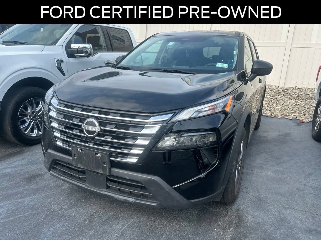 Used 2024 Nissan Rogue S AWD/4WD image 2