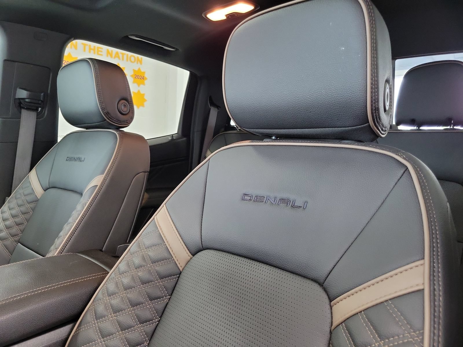 Used 2025 GMC Canyon Denali AWD/4WD image 11