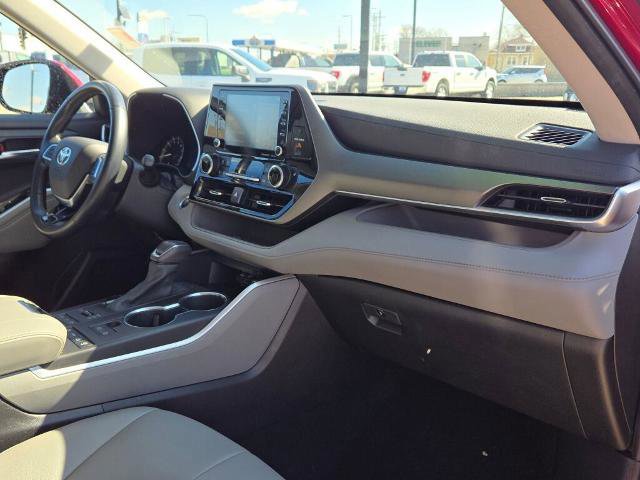 Used 2021 Toyota Highlander XLE image 10