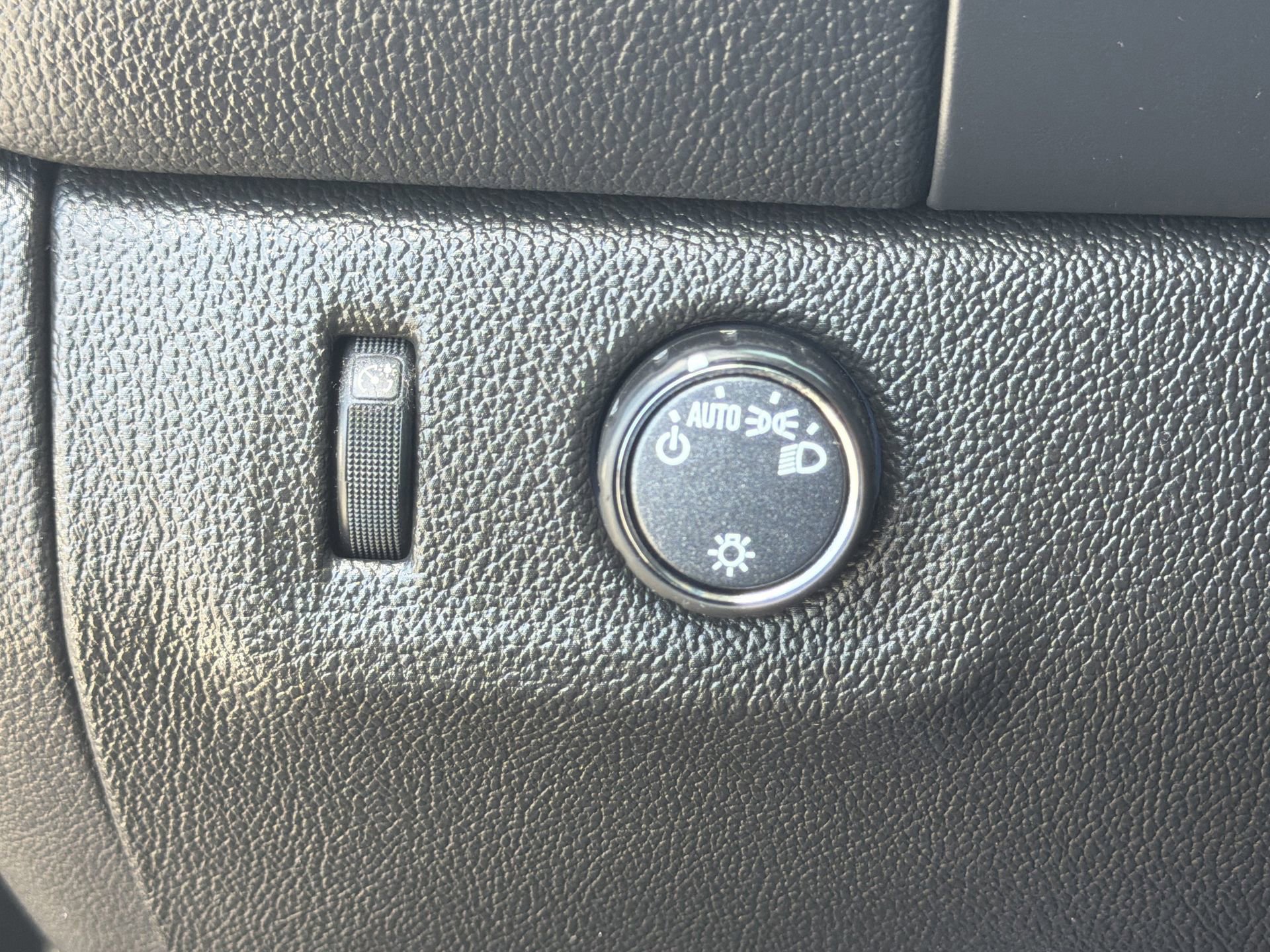 Used 2022 Chevrolet Colorado LT w/ Fleet Safety Package image 19