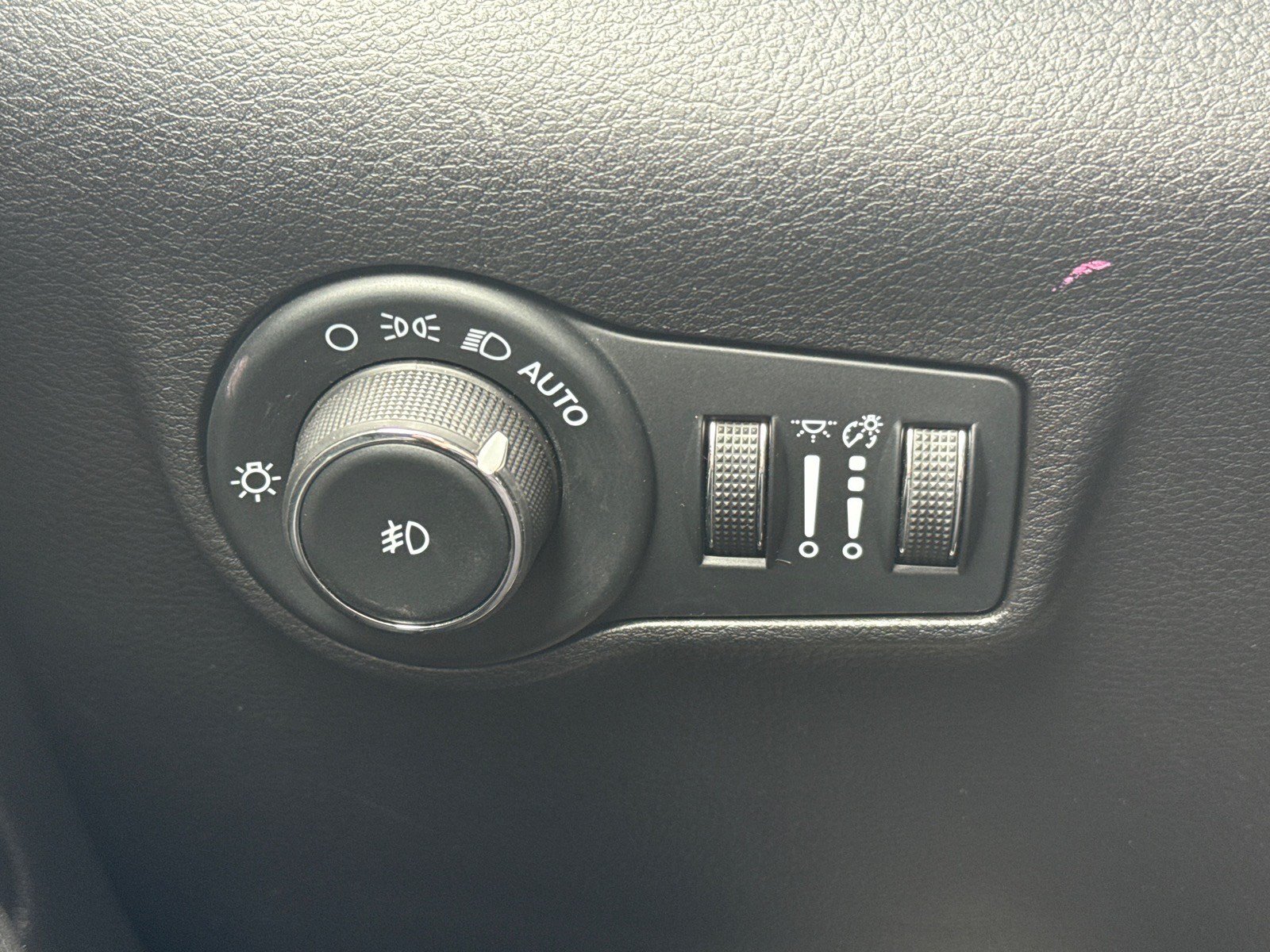 Used 2025 Jeep Compass Trailhawk AWD/4WD image 24
